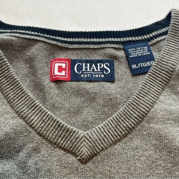 Chaps Men's Cotton Sweater Vest V-neck Gray with Navy blue logo Size XL - Picture 3 of 8